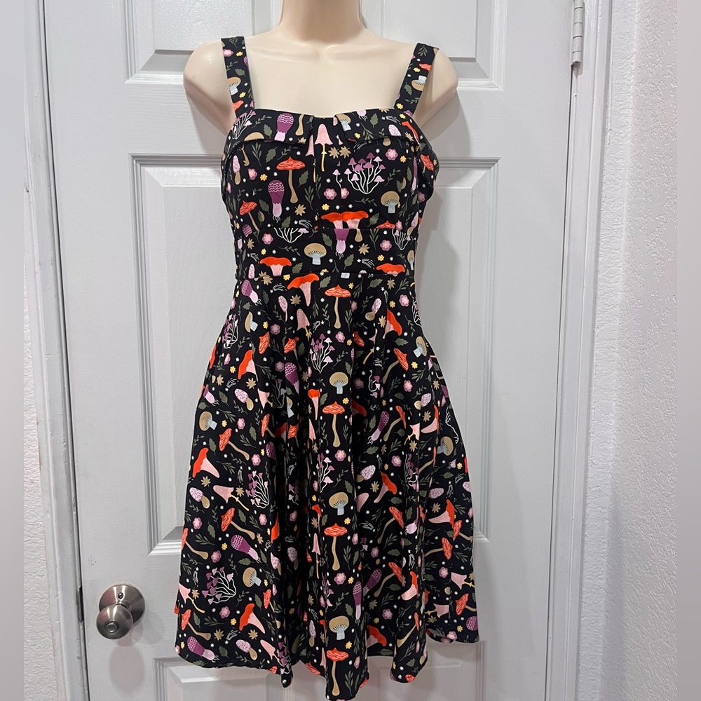 Eva Rose Mushroom Foldover
Dress Rockabilly Retro Fit and Flare - Small - EUC